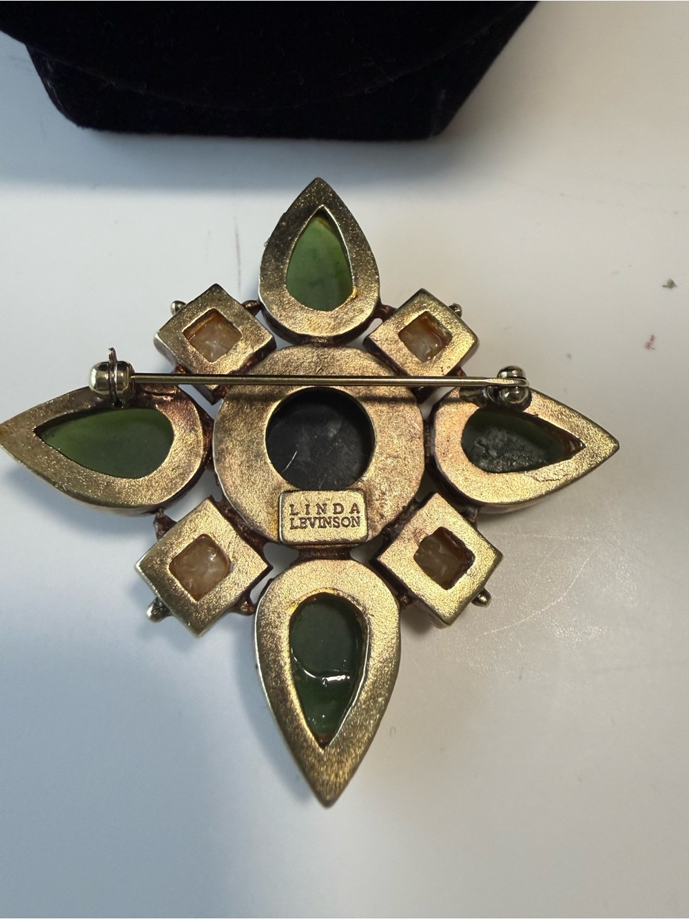 Linda levinson vintage cameo brooch Green cabachon faux Pearl gold statement pin - Picture 5 of 6